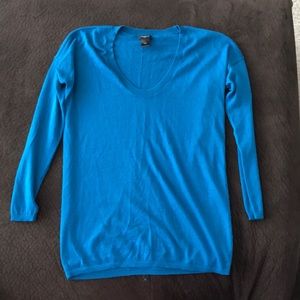 Light weight sweater